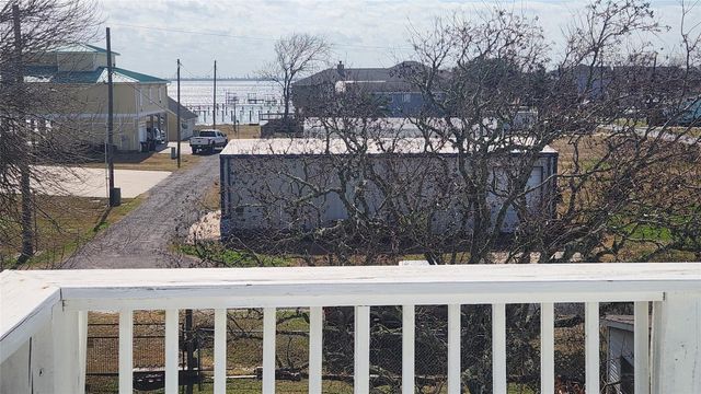 641 4th Street, Dickinson, TX 77539