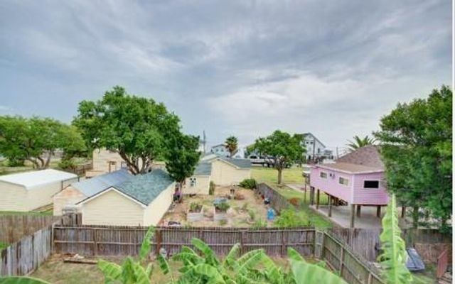 641 4th Street, Dickinson, TX 77539