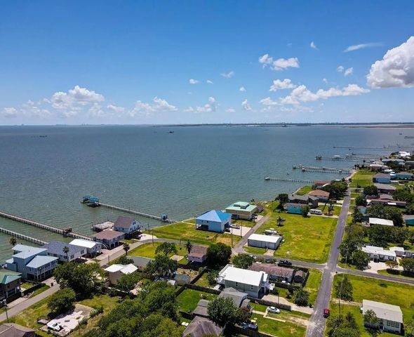 641 4th Street, Dickinson, TX 77539