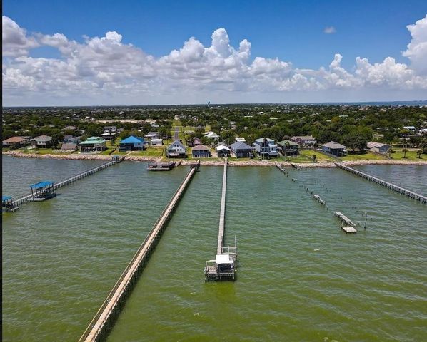 641 4th Street, Dickinson, TX 77539