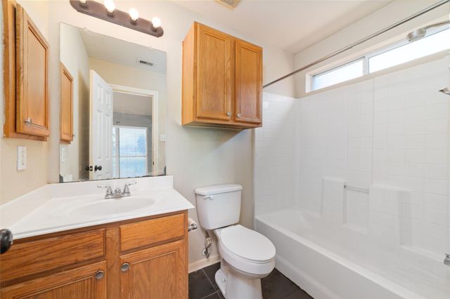 1014 Oak Glen Drive, Willis, TX 77378