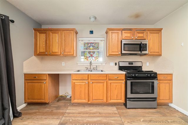 1014 Oak Glen Drive, Willis, TX 77378