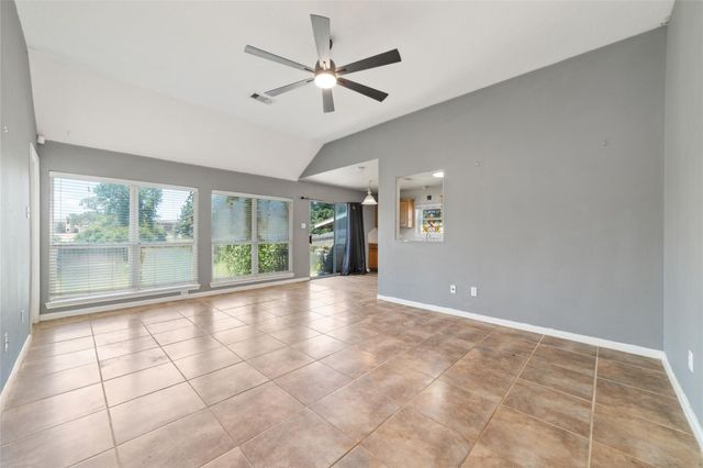 1014 Oak Glen Drive, Willis, TX 77378