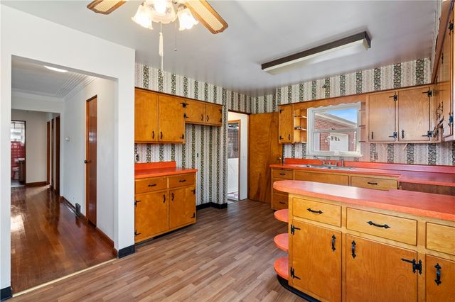 224 Eastern Dr, Lower Burrell, PA 15068
