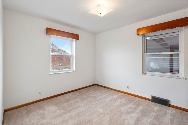 224 Eastern Dr, Lower Burrell, PA 15068