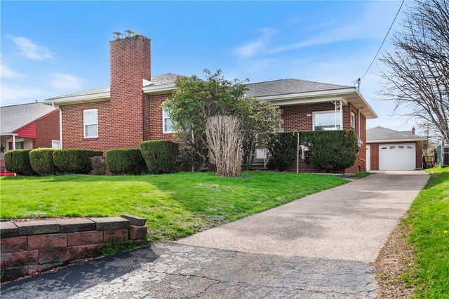224 Eastern Dr, Lower Burrell, PA 15068