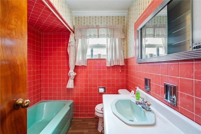 224 Eastern Dr, Lower Burrell, PA 15068
