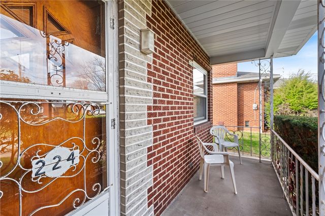 224 Eastern Dr, Lower Burrell, PA 15068