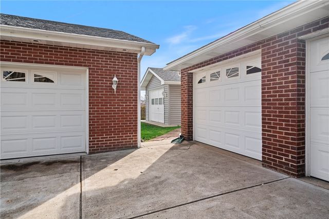 224 Eastern Dr, Lower Burrell, PA 15068