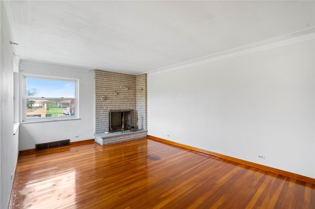 224 Eastern Dr, Lower Burrell, PA 15068