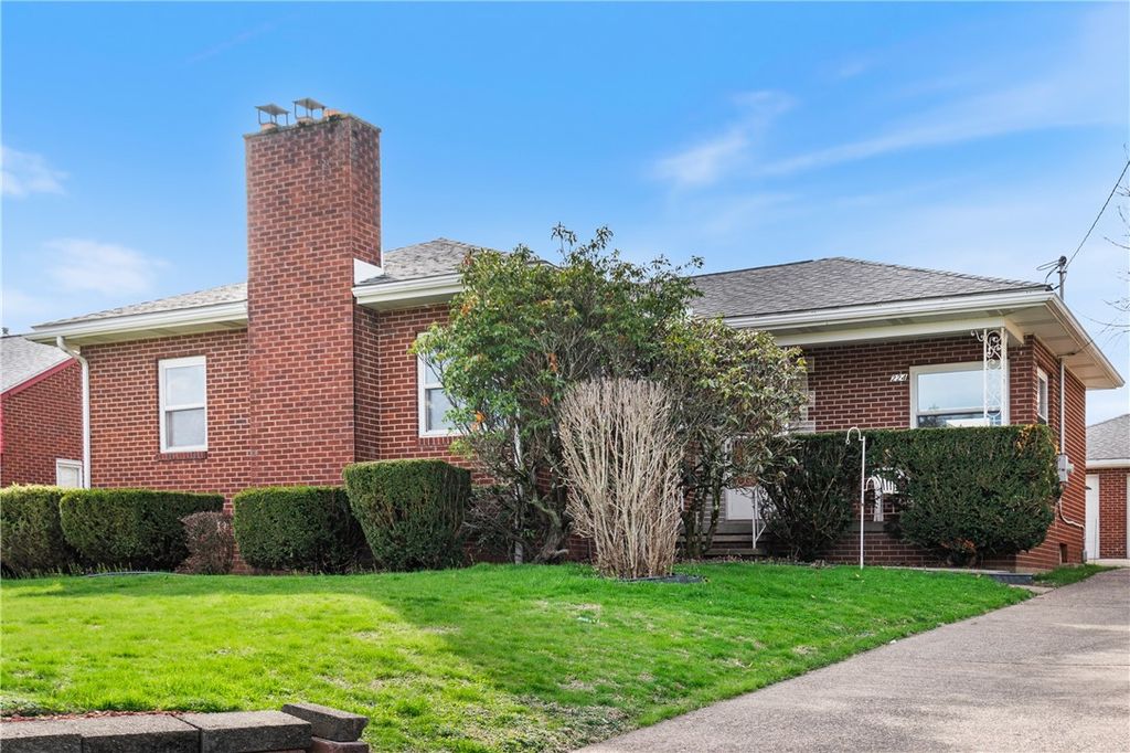 224 Eastern Dr, Lower Burrell, PA 15068