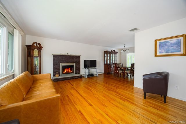 51 Carriage Hill Lane, Poughkeepsie, NY 12603