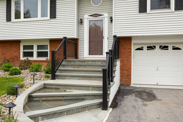 51 Carriage Hill Lane, Poughkeepsie, NY 12603