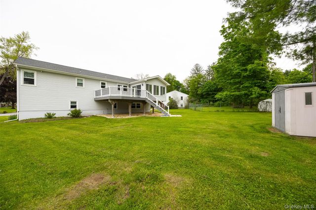 51 Carriage Hill Lane, Poughkeepsie, NY 12603