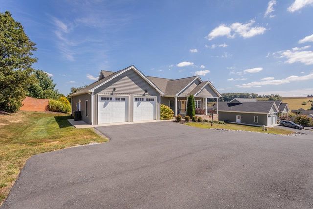 215 HEATHER LN, Staunton, VA 24401