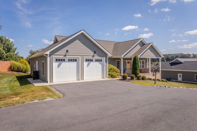 215 HEATHER LN, Staunton, VA 24401