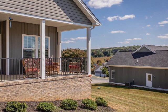 215 HEATHER LN, Staunton, VA 24401