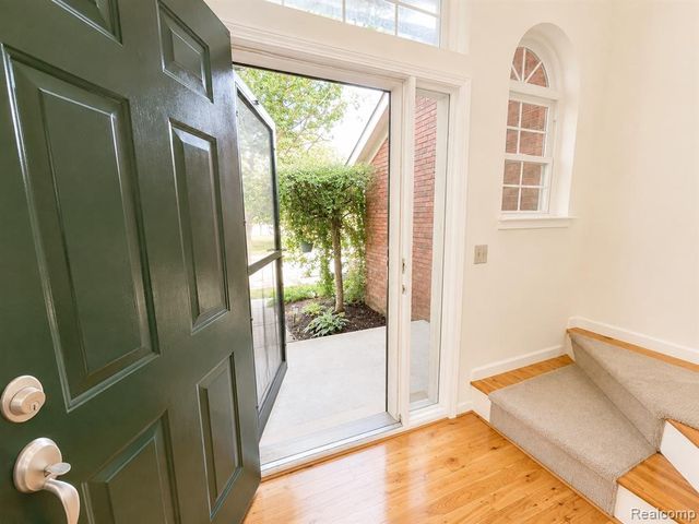 3235 Lynhurst Court, Rochester, MI 48306