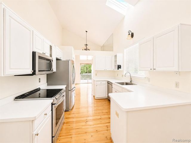 3235 Lynhurst Court, Rochester, MI 48306