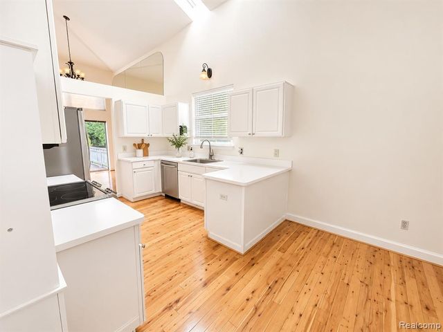 3235 Lynhurst Court, Rochester, MI 48306