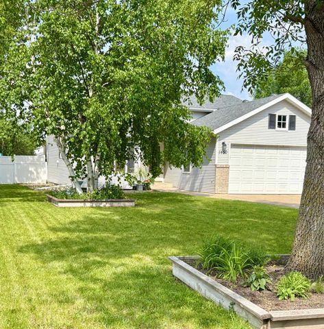 1450 Elmwood Court, West Fargo, ND 58078