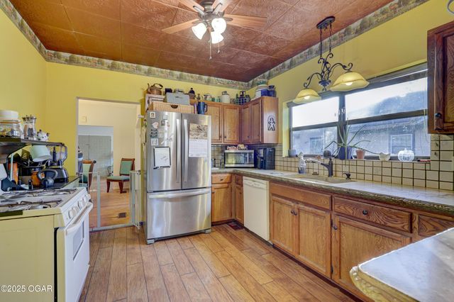 614 E 14th Street, Baxter Springs, KS 66713