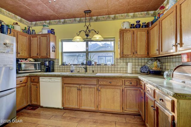 614 E 14th Street, Baxter Springs, KS 66713