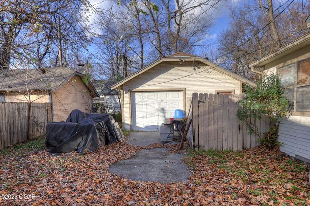 614 E 14th Street, Baxter Springs, KS 66713