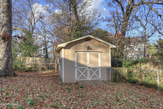 614 E 14th Street, Baxter Springs, KS 66713