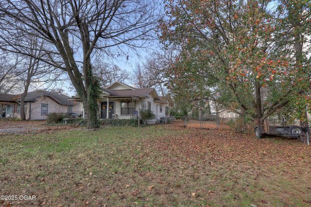 614 E 14th Street, Baxter Springs, KS 66713