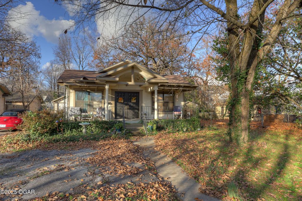 614 E 14th Street, Baxter Springs, KS 66713