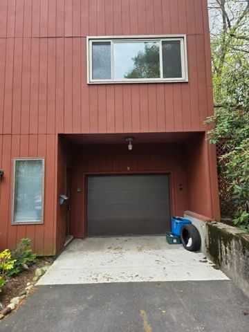 9 Evergreen Lane, Brattleboro, VT 05301