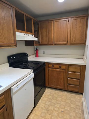 9 Evergreen Lane, Brattleboro, VT 05301