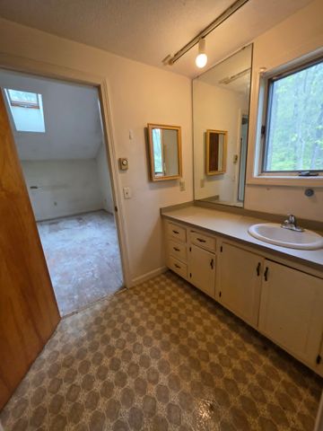 9 Evergreen Lane, Brattleboro, VT 05301