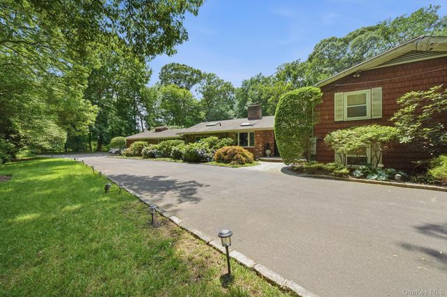 15 Tappentown Lane, Brookville, NY 11545