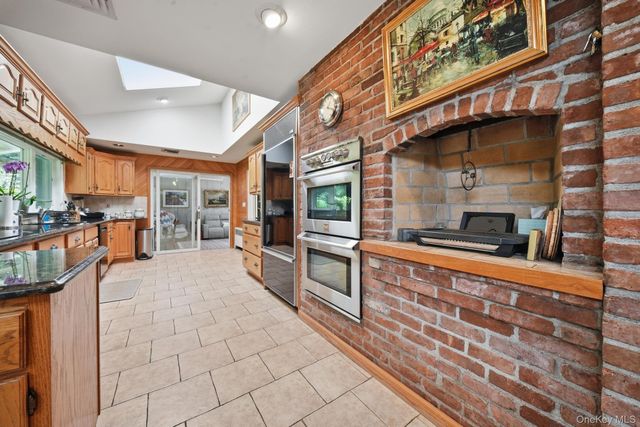 15 Tappentown Lane, Brookville, NY 11545