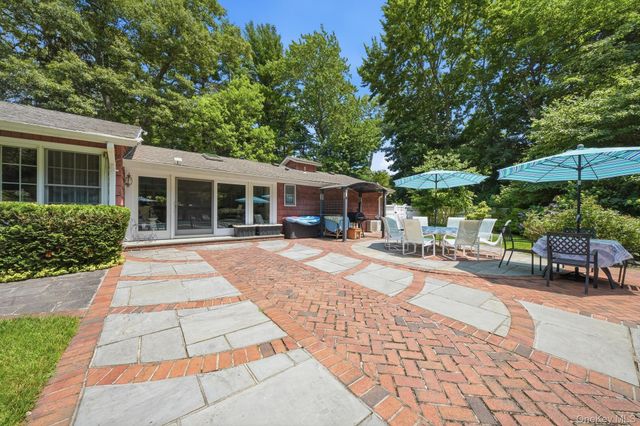 15 Tappentown Lane, Brookville, NY 11545