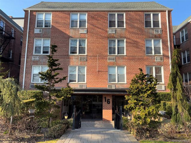 16 Main Street 2Y, East Rockaway, NY 11518