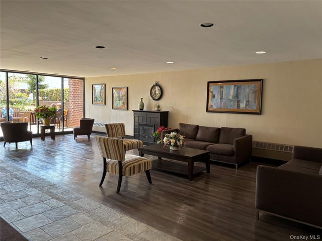 16 Main Street 2Y, East Rockaway, NY 11518