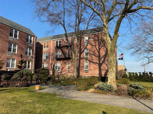 16 Main Street 2Y, East Rockaway, NY 11518