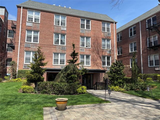 16 Main Street 2Y, East Rockaway, NY 11518