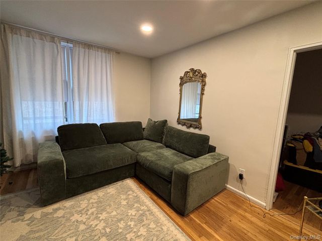 16 Main Street 2Y, East Rockaway, NY 11518