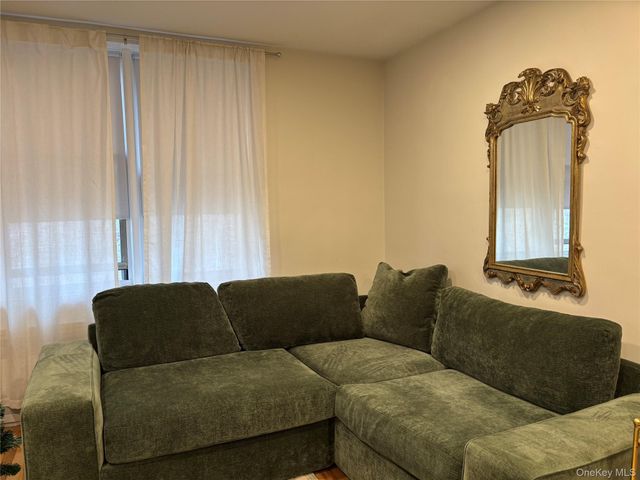 16 Main Street 2Y, East Rockaway, NY 11518