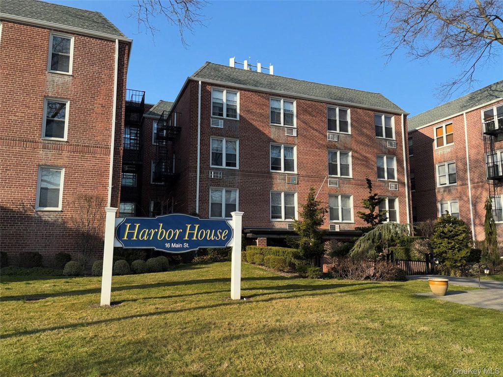 16 Main Street 2Y, East Rockaway, NY 11518