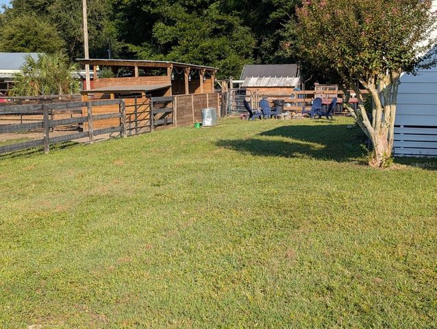 15243 S HIGHWAY 25, Weirsdale, FL 32195