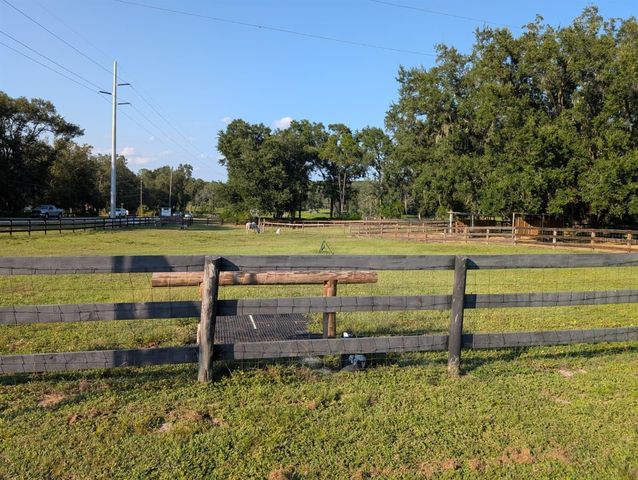 15243 S HIGHWAY 25, Weirsdale, FL 32195