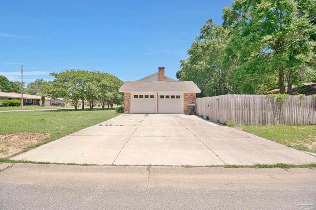 6210 Maybelle Dr, Pensacola, FL 32504