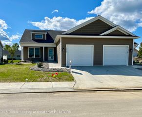 1275 Fieldstone Drive, St. Johns, MI 48879