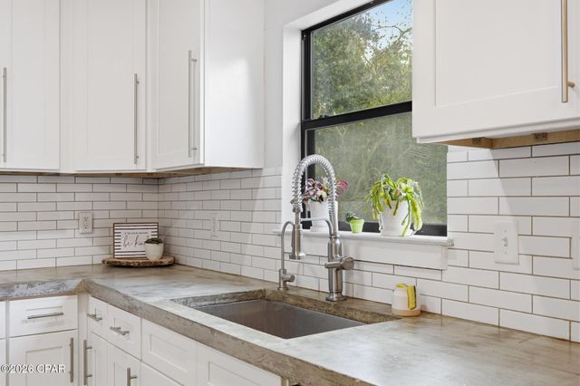 800 Lake Amick Drive, Niceville, FL 32578