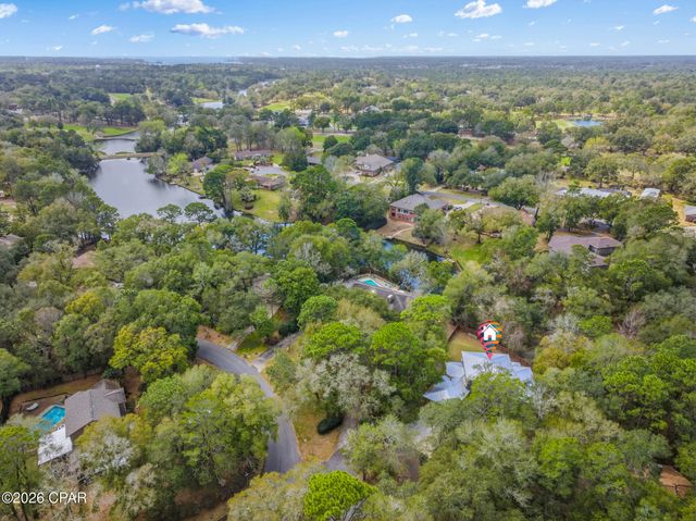 800 Lake Amick Drive, Niceville, FL 32578